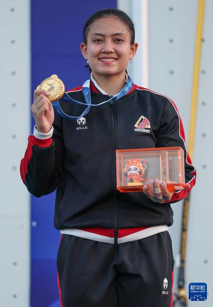 冠军印度尼, 军和季军, 会攀岩女子