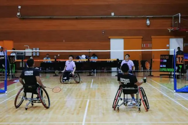 以屈子墨, 球的赛场上 以屈子墨, 球的赛场上