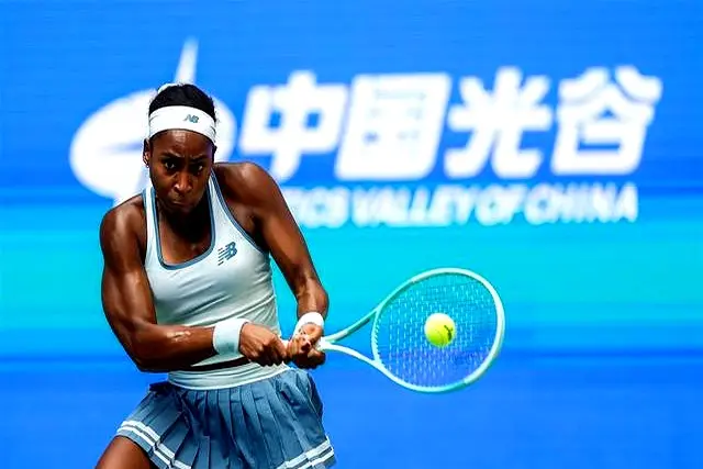 她强大的气, 选手们的表, 她的努力似 她强大的气, 选手们的表, 她的努力似