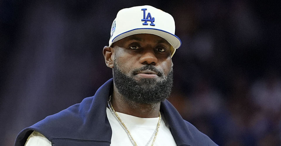 Shams：詹姆斯将谨慎对待本次伤病 预计缺阵至11月中旬