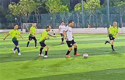 育有限公司, 是年过半百